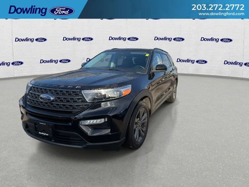 Used 2022 Ford Explorer XLT w/ Equipment Group 202A image 6