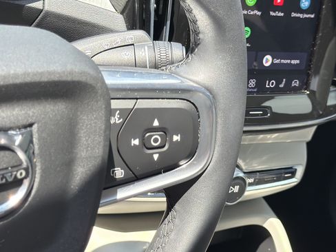 Certified 2024 Volvo XC40 B5 Plus AWD/4WD image 20
