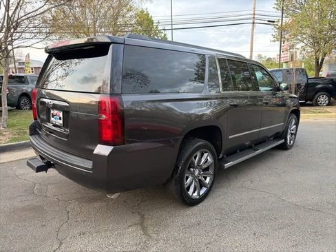 Used 2018 Chevrolet Suburban LT w/ LT Signature Package image 6