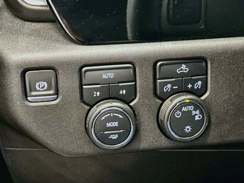 Used 2024 Chevrolet Silverado 1500 LT AWD/4WD image 17