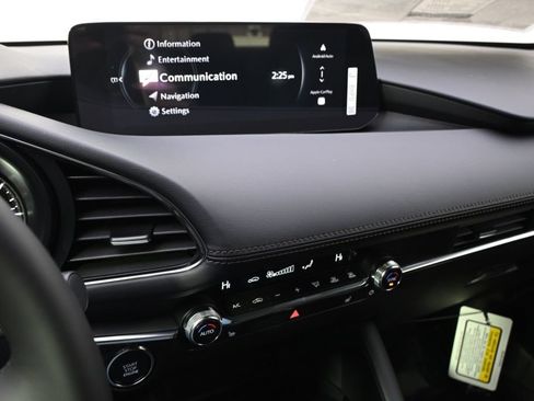 New 2026 MAZDA MAZDA3 Hatchback w/Premium Plus Pkg image 27