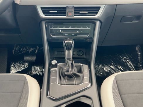 New 2026 Volkswagen Taos SE image 18