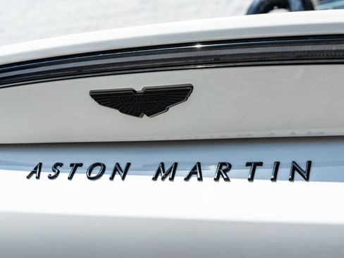 Used 2023 Aston Martin V8 Vantage Roadster RWD image 28