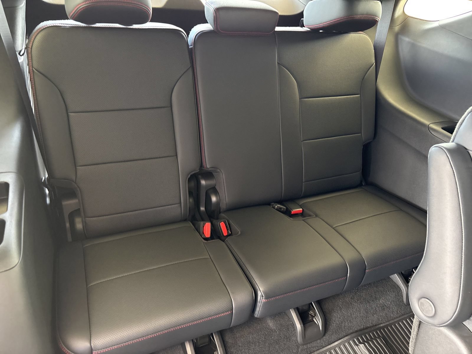 New 2026 Chevrolet Traverse RS w/ LPO, Floor Liner Package FWD image 22
