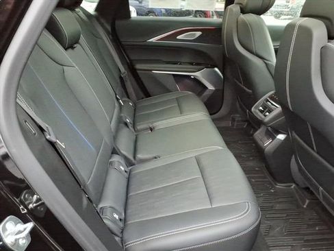 Used 2024 Cadillac Lyriq Luxury w/ LPO, Floor Liner Package image 20