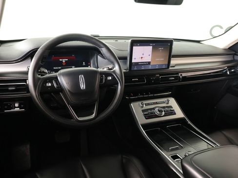 Used 2023 Lincoln Aviator AWD w/ Premium Package image 2