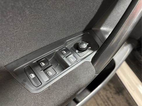 Used 2021 Volkswagen Tiguan S image 23