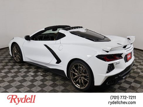 Used 2025 Chevrolet Corvette Stingray Premium Cpe w/ Z51 Performance Package image 8