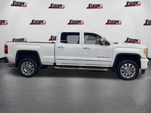 Used 2017 GMC Sierra 2500 Denali w/ Duramax Plus Package image 4
