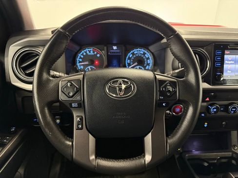Used 2017 Toyota Tacoma TRD Sport image 30