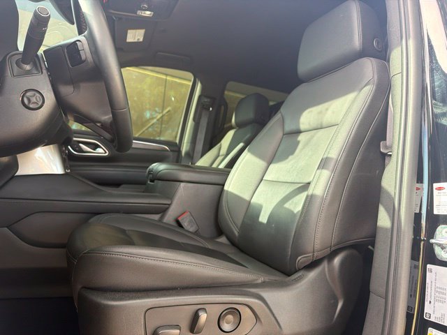 Used 2023 Chevrolet Tahoe Z71 w/ Luxury Package AWD/4WD image 5