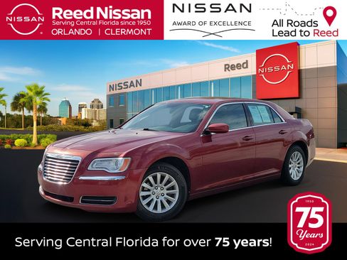 Used 2014 Chrysler 300 RWD image 1