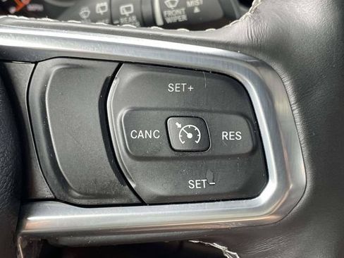 Used 2022 Jeep Wrangler Unlimited Sahara w/ Cold Weather Group AWD/4WD image 17