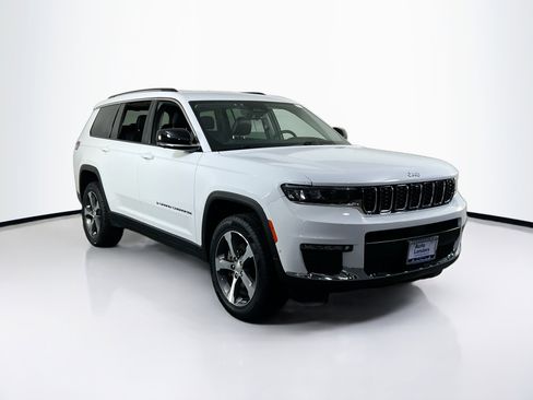 Used 2023 Jeep Grand Cherokee L Limited w/ Luxury Tech Group II image 3