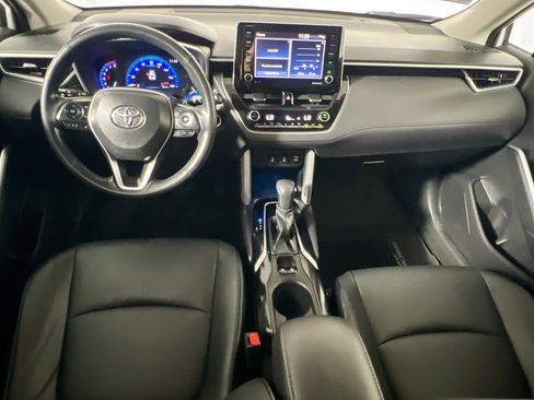 Used 2022 Toyota Corolla Cross XLE w/ Convenience Package AWD/4WD image 30