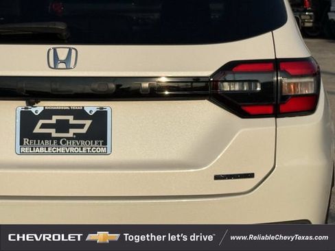 Used 2024 Honda Pilot Touring image 8