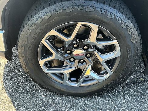 Used 2022 GMC Sierra 1500 SLT AWD/4WD image 9