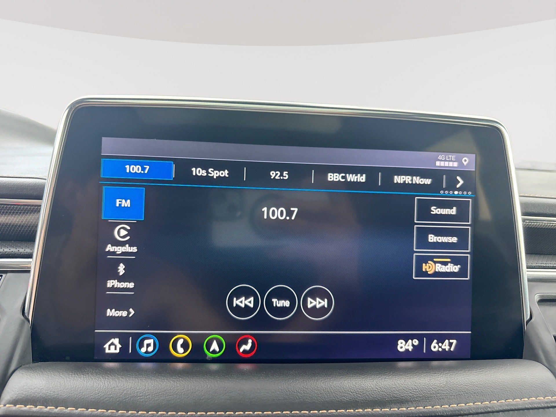 Used 2021 GMC Yukon XL AT4 w/ AT4 Premium Package AWD/4WD image 12
