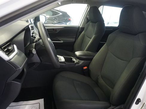 Used 2025 Toyota RAV4 LE AWD/4WD image 16