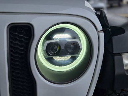 Used 2021 Jeep Wrangler Unlimited Rubicon w/ Xtreme Recon 35" Tire Package image 8