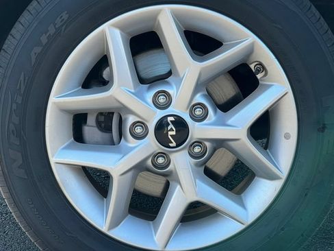 Used 2025 Kia Soul LX w/ LX Technology Package FWD image 6