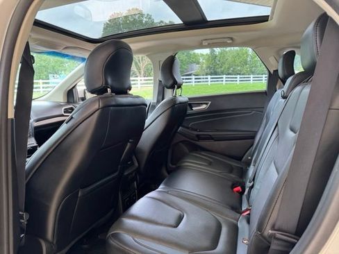 Used 2019 Ford Edge Titanium w/ Equipment Group 301A AWD/4WD image 15