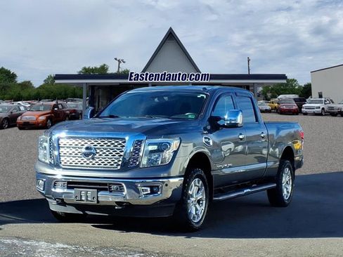 Used 2017 Nissan Titan SL image 1