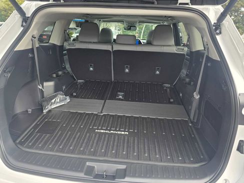 New 2026 Toyota Highlander XLE image 18