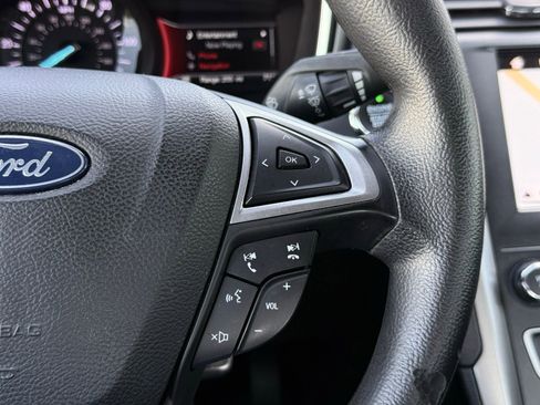 Used 2019 Ford Fusion SE FWD image 25
