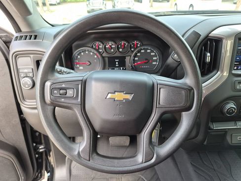 Used 2020 Chevrolet Silverado 1500 Custom w/ Custom Value Package RWD image 10