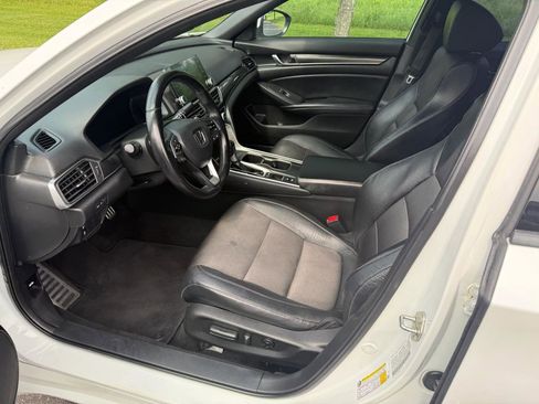 Used 2018 Honda Accord Sport image 8