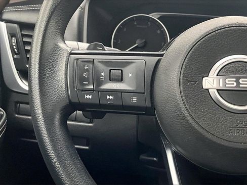 Used 2023 Nissan Rogue SV image 18