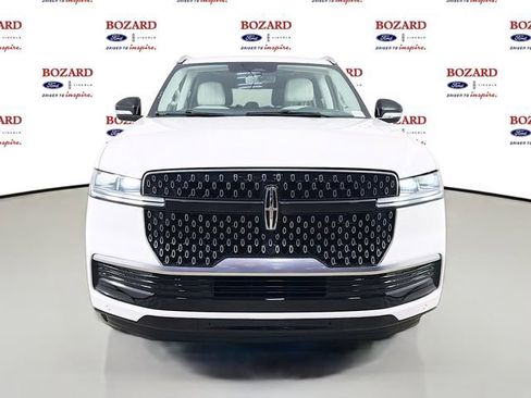 New 2026 Lincoln Navigator L Reserve AWD/4WD image 3