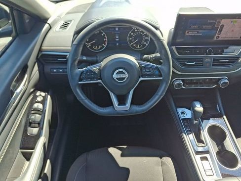 Used 2023 Nissan Altima 2.5 SV w/ SV Premium Package AWD/4WD image 12