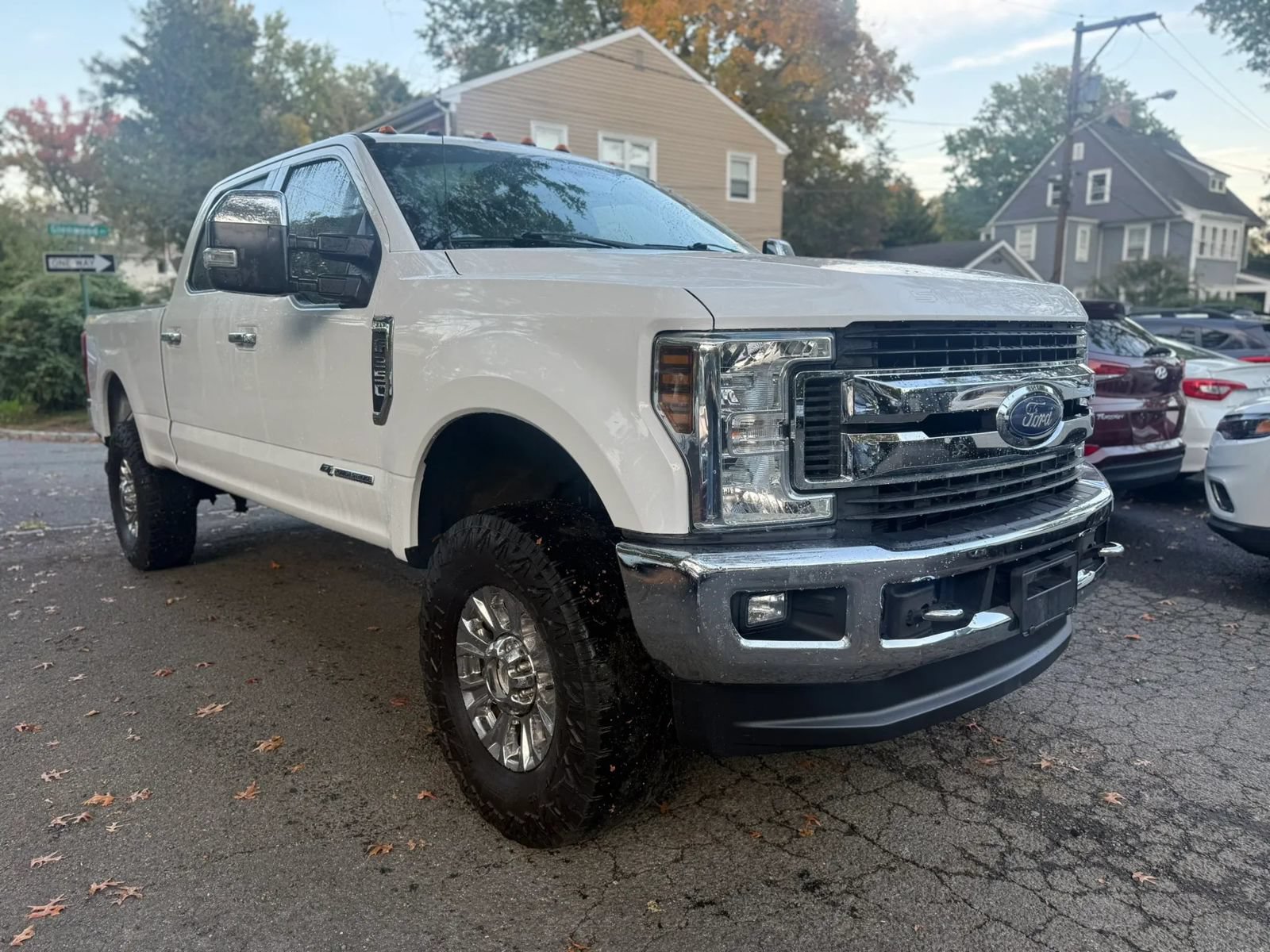 Used 2018 Ford F350 XLT w/ XLT Premium Package AWD/4WD image 3