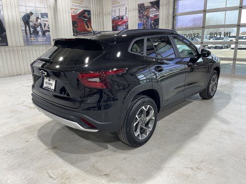 New 2026 Chevrolet Trax LT w/ Driver Confidence Package FWD image 8