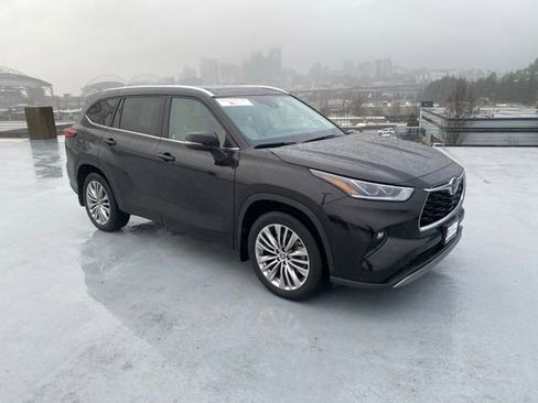 Certified 2022 Toyota Highlander Platinum image 33