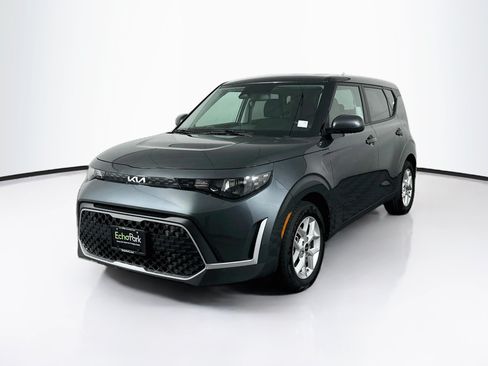 Used 2025 Kia Soul LX w/ LX Technology Package FWD image 3