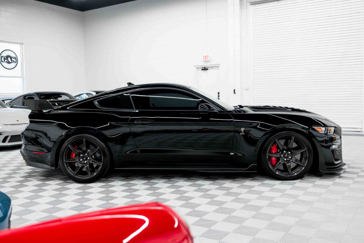Used 2021 Ford Mustang Shelby GT500 w/ Carbon Fiber Track Pack RWD image 7