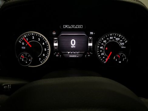 Used 2023 RAM 1500 Laramie AWD/4WD image 3