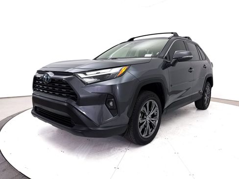 Used 2022 Toyota RAV4 XLE Premium AWD/4WD image 14