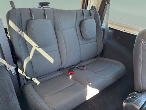 Used 2022 Jeep Wrangler Sport S image 31