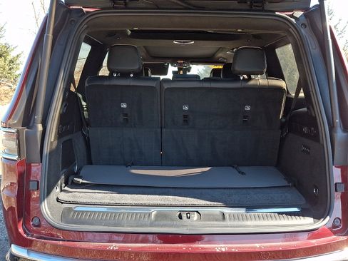 Certified 2022 Jeep Grand Wagoneer Series III image 32