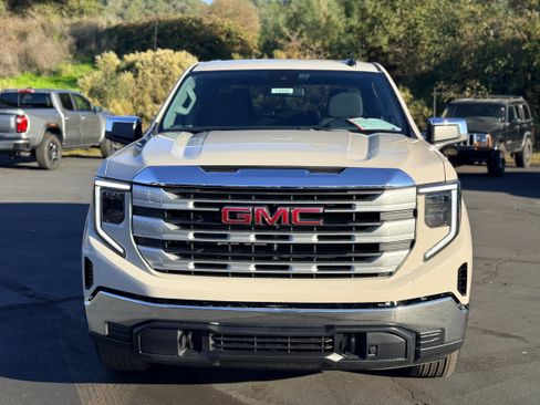 New 2026 GMC Sierra 1500 SLE w/ Max Trailering Package image 2