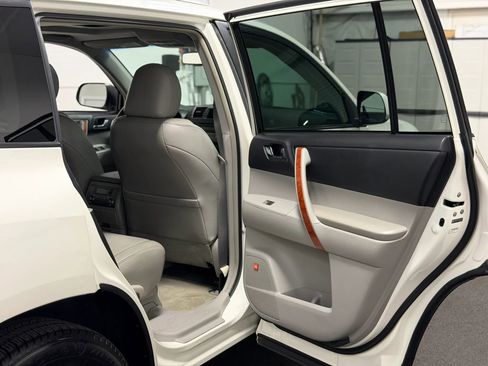 Used 2010 Toyota Highlander Limited image 27