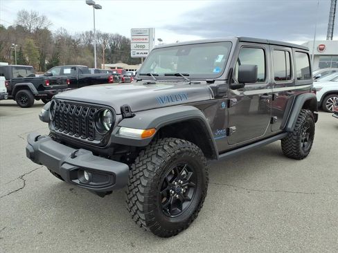 Used 2025 Jeep Wrangler Willys image 8