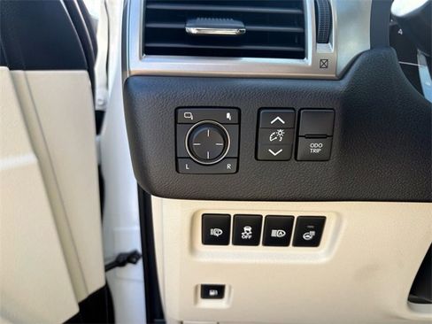 Used 2021 Lexus GX 460 Premium image 18