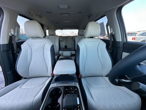 New 2026 Kia Carnival EX image 37
