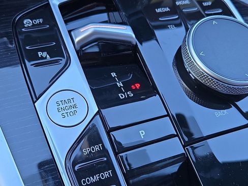 New 2026 BMW X6 xDrive40i w/ Climate Comfort Package image 7