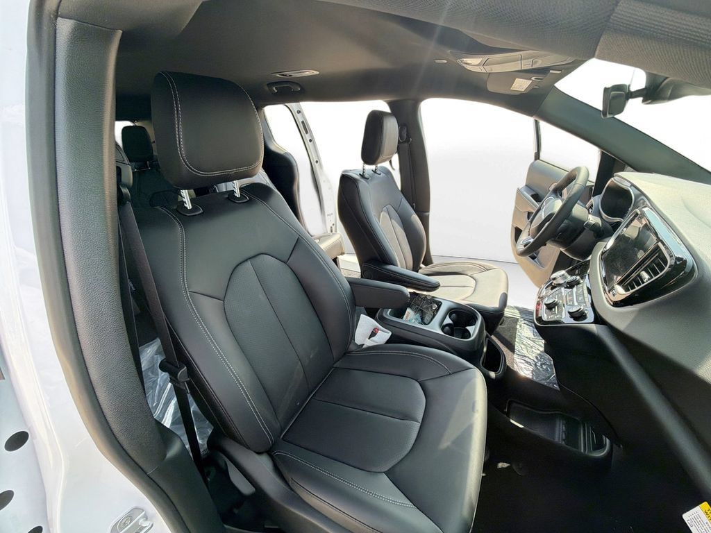 New 2026 Chrysler Voyager LX FWD image 28